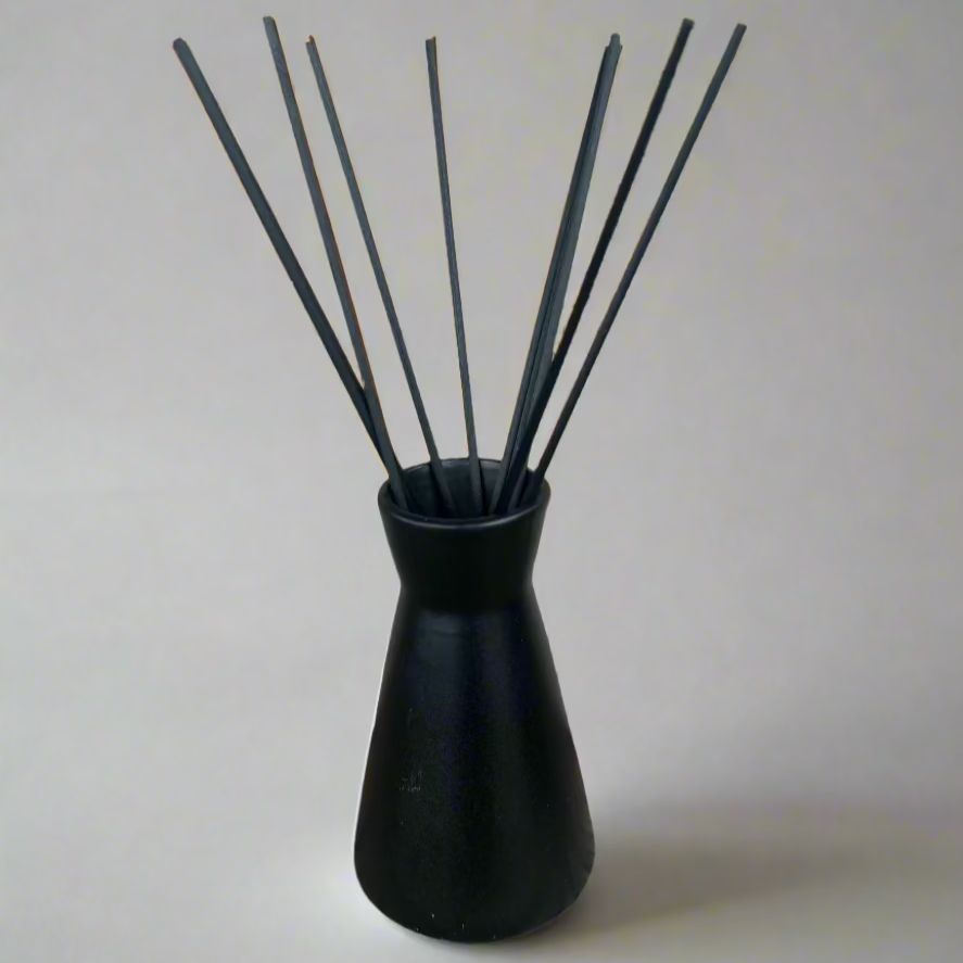 Reed Diffuser - Black ceramic pot with black reeds