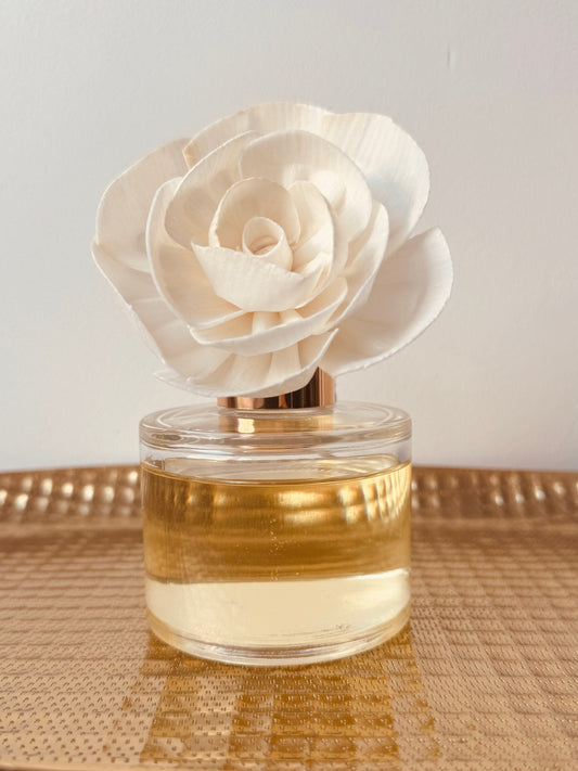 Flower reed diffuser featuring a handcrafted, biodegradable rice paper bloom. Gently absorbs and releases fragrance, offering a long-lasting, flameless scent experience. A beautiful and eco-friendly way to elevate any room with natural charm.